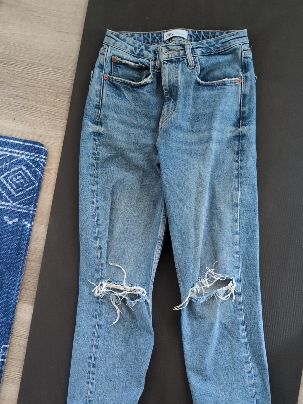 Zara Women’s Medium Blue Straight-Leg Distressed Jeans